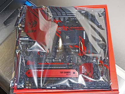 シャア専用カラーのRyzenマザー「TUF GAMING B550M (WI-FI) ZAKU II
