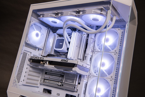 進化したMSIの裏面コネクターマザー&対応パーツたち！“ケーブルを見せ