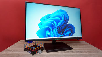 量子ドット有機ELパネル採用の32インチ曲面ゲーミングモニター「Titan