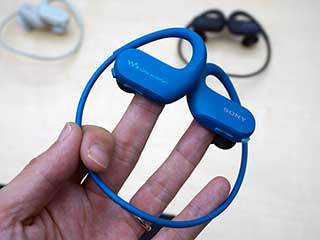 ソニー、外音取込+海水対応のジョギングウォークマン - AV Watch