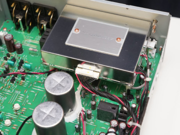 音に磨きをかけ、駆動力も向上したマランツのプリメイン/CD入門機