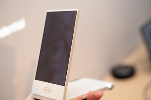 ポケットに立体画像。ポータブル“ホログラフィック”ディスプレイ