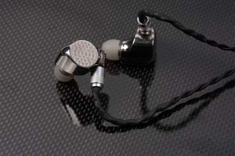 Brise Audio、ソニー「IER-Z1R」の特徴を活かすリケーブル - AV Watch