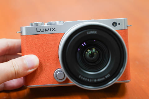 小型フルサイズミラーレス「LUMIX S9」にキャメルオレンジ。最小・最