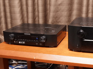 マランツ、旭化成DAC搭載など内部を刷新した105mmの薄型AVアンプ