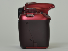 写真で見る写真で見るキヤノンEOS Kiss X50（レッド） - デジカメ