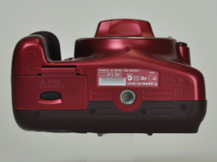写真で見る写真で見るキヤノンEOS Kiss X50（レッド） - デジカメ
