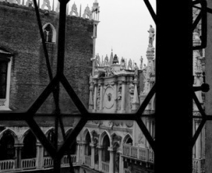 北川健次写真展「光の劇場―魔群の棲むVeneziaの館で」 - デジカメ