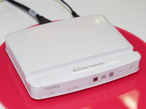 富士フイルム、バックアップ対応のデジタルフォトアルバム - デジカメ