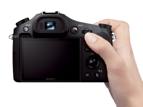 ソニー、1型積層センサー搭載の高倍率機「サイバーショットRX10 II