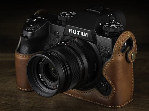 FUJIFILM X-H1」専用のハーフレザーケース - デジカメ Watch