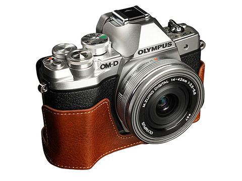 OLYMPUS OM-D E-M10 Mark III用のレザーケース - デジカメ Watch