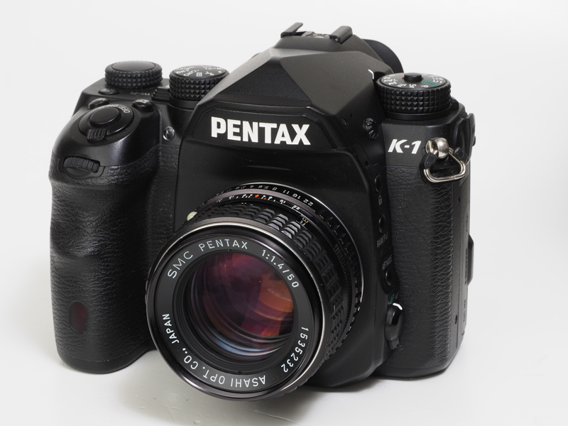 赤城耕一の「アカギカメラ」 第129回：新旧レンズを取りそろえて