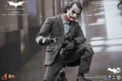 ホットトイズ、「ダークナイト」のジョーカー(銀行強盗/2.0版）を発売