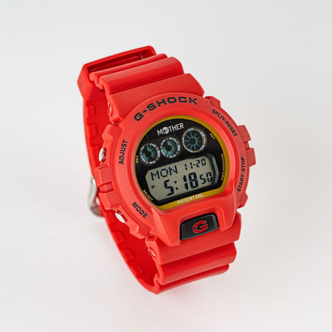 RPG「MOTHER」×G-SHOCKコラボ第2弾、マザーレッドの「GW-6900」が発売