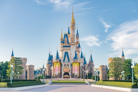 東京ディズニーリゾート、40周年を記念したパーク内の最新ビジュアルを