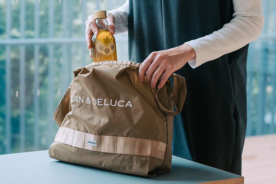DEAN ＆ DELUCA「BRIEFING」とコラボした2WAY「サコッシュ トート