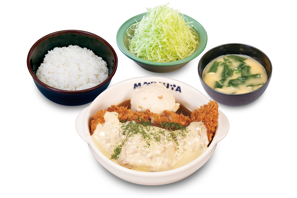 松のや、サクサク食感のやわらかなチキンかつを味わう「オニオンチーズ