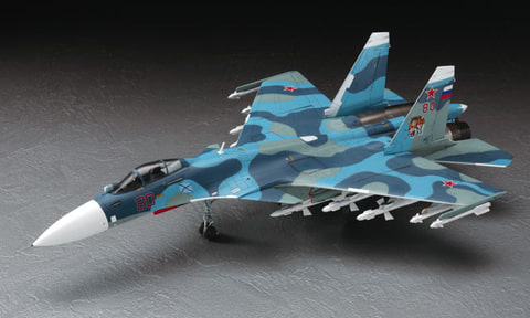 豊富なウェポンパーツが付属。プラモデル「Su-33 フランカー D」再版分