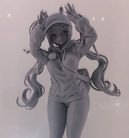 NIKKE」より「アリス」のスイートホーム姿フィギュア原型展示