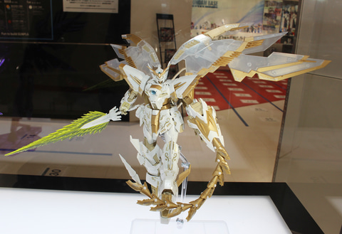 特別企画】白とゴールドが神々しい「MG 1/100 ガンダムエピオンEW