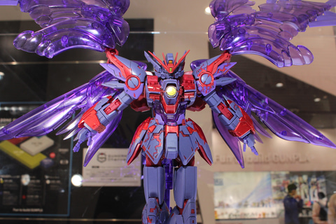 特別企画】ウイングゼロEWがダークトーンのクリアカラーに！「MG 1/100