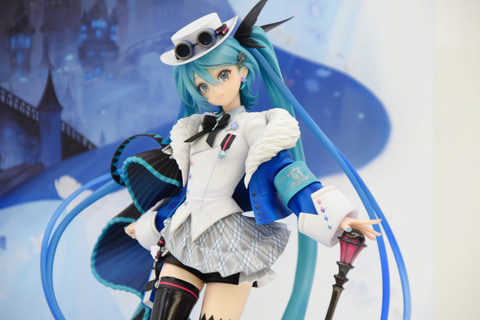 異なる魅力をもつ2つの「初音ミク」を展示！様々な美少女フィギュアを