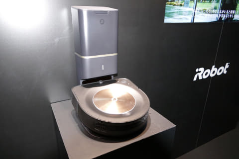 D型形状となった「ルンバ s9+」。吸引力40倍で部屋の隅まで掃除