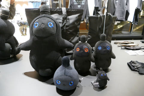 黒いLOVOT」誕生 新宿伊勢丹にポップアップストア - Impress Watch