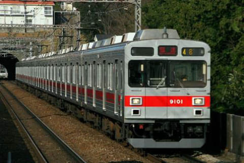 東急 大井町線、9000系先頭車正面の赤色の帯を復刻 - Impress Watch