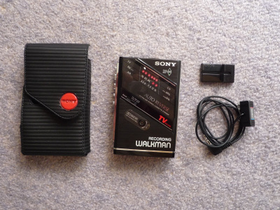 わたしの思い出家電】ソニー「カセットコーダー WM-F202」 - 家電