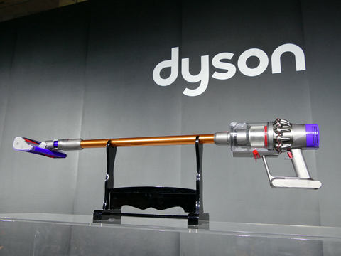 ダイソンの最新コードレススティッククリーナー「V10」は“全ての掃除機