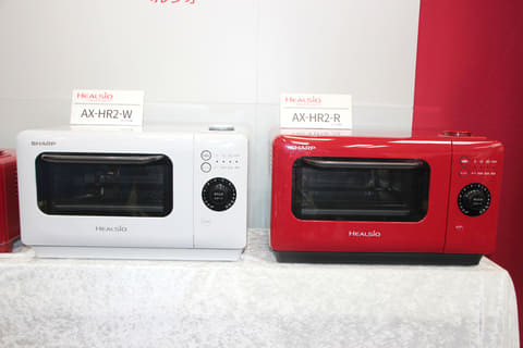 シャープ、惣菜を美味しく温めるウォーターオーブンにレンジ機能を加え