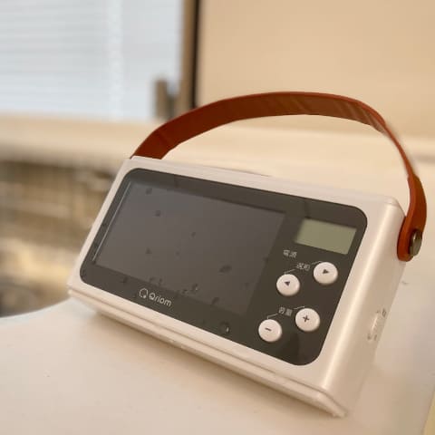 10年間ほったらかしでも手回しで充電できる、山善の小型テレビ&ラジオ