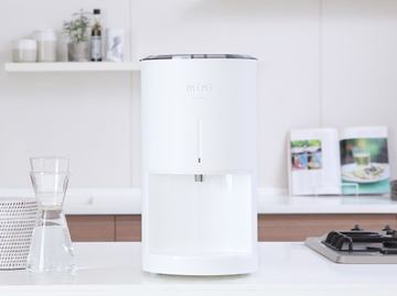 木のスタンドが部屋になじむ、amadanaの新ウォーターサーバー - 家電 Watch