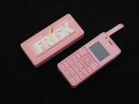 ウィルコム、「ストラップフォン」「イエデンワ」の第2弾 - ケータイ Watch