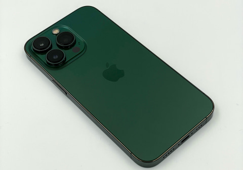 iPhone 13」のグリーン、「iPhone 13 Pro」のアルパイングリーンは