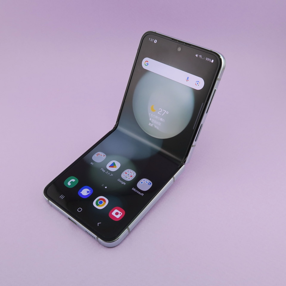 Galaxy Z Flip5、大きくなったフレックスウィンドウで楽しさ拡がる