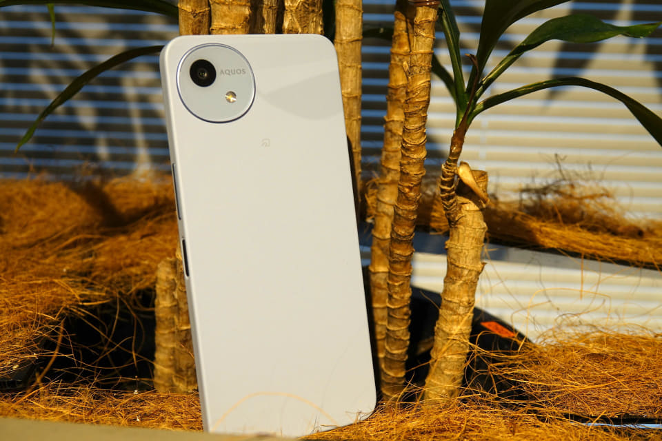 シャープ、「AQUOS wish4」のSIMフリーモデルを発売へ - ケータイ Watch