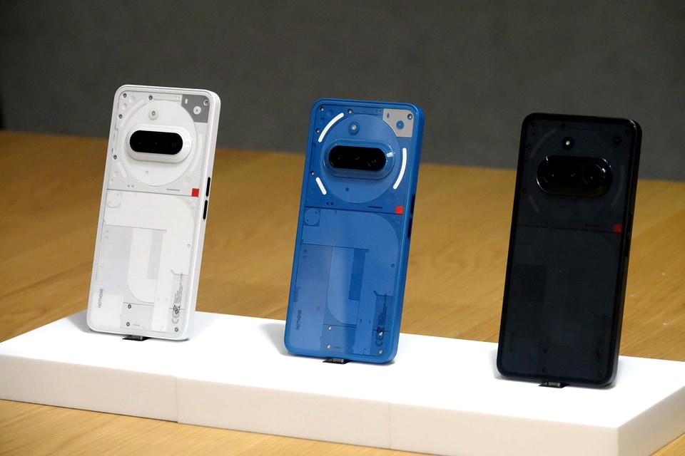 楽天モバイルで「Nothing Phone(3a)」「Nothing Ear(a)」本日15日発売