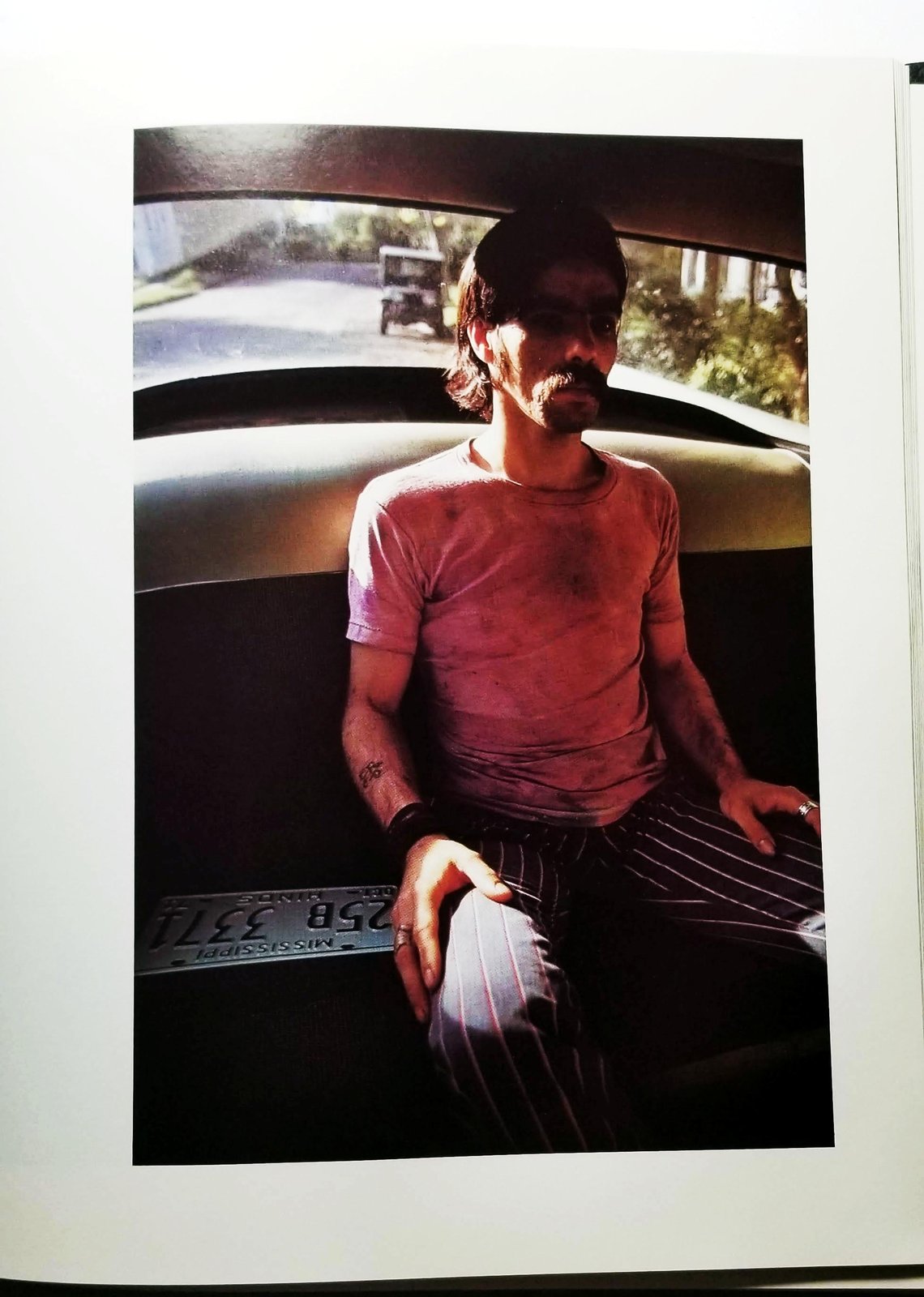 William Eggleston: Guide - 1976 - 1st Edition (Signed) | VOEDOE