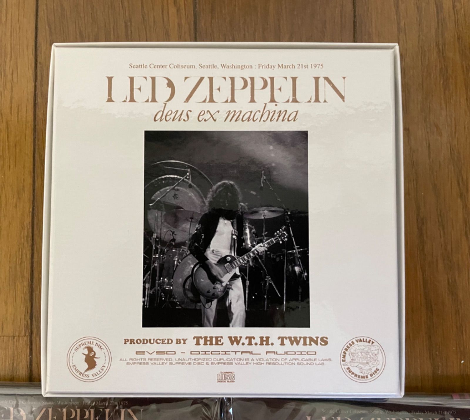 LED ZEPPELIN レッド・ツェッペリンに花束を deus ex machina 8CD 紙