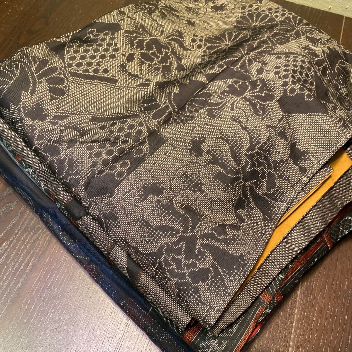 まとめ売り】正絹大島紬7枚 リメイク素材 ハンドメイド向け - メルカリ