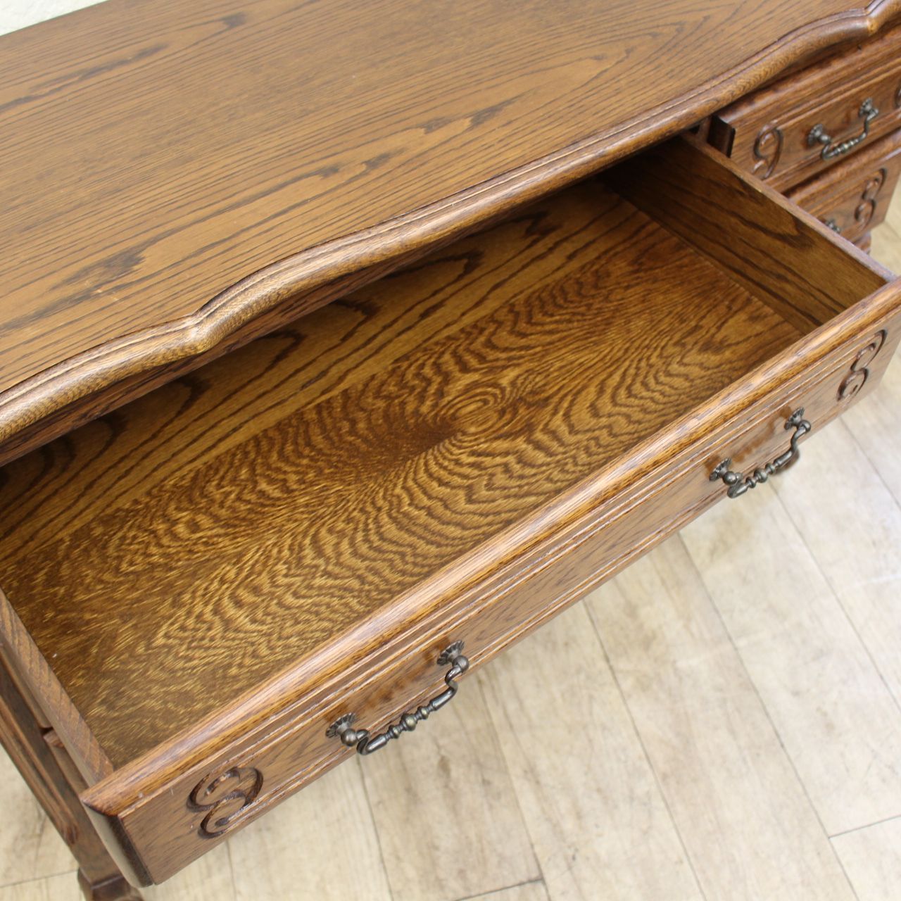 736)三越家具「ブルージュ/Brugge」シリーズの4段8杯ワイドチェスト