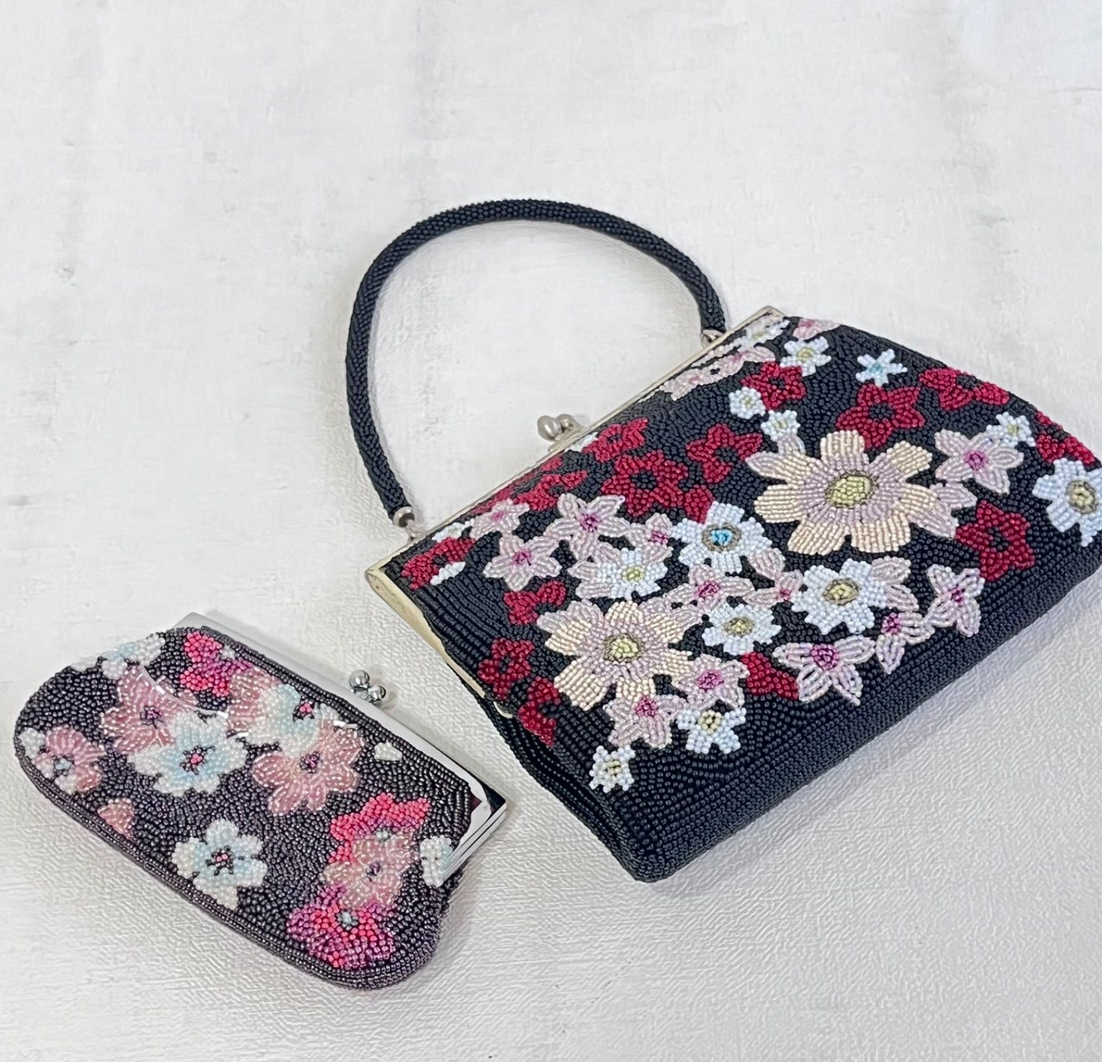 フォーマルバック ビーズ総刺繍 2点まとめて がま口バッグ 黒に赤や