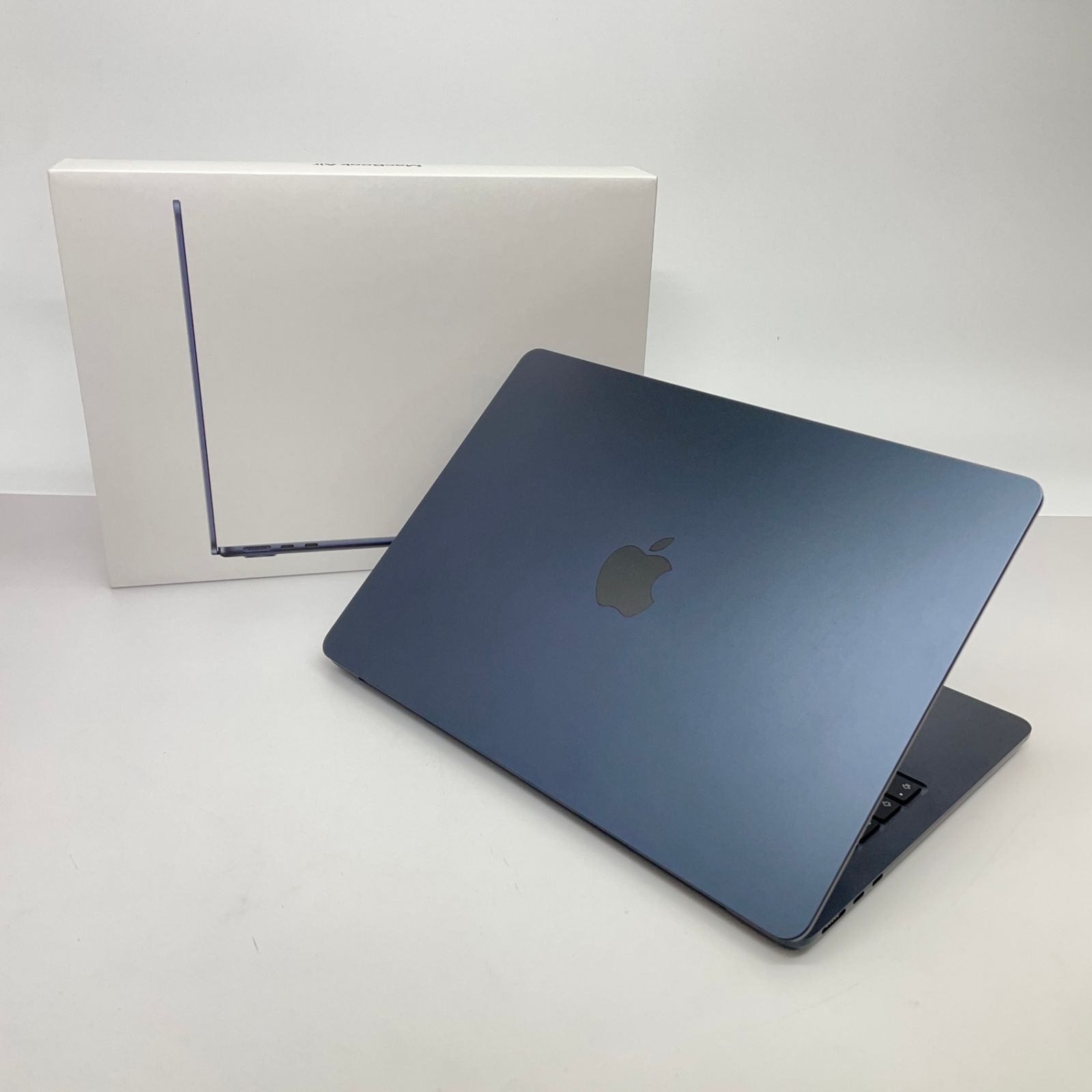 美品 Apple MacBook Air M2 2022 MLY33J/A 8GB SSD 256GB バッテリー