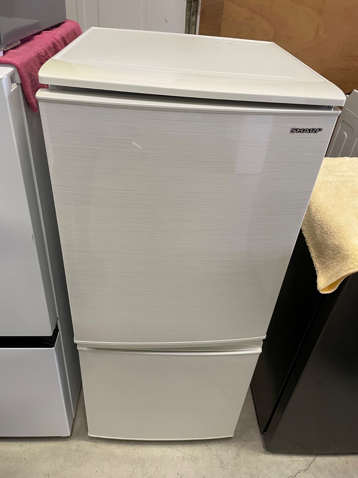 匿名配送3/4まで】シャープ ノンフロン冷凍冷蔵庫137L SJ-D14E-W