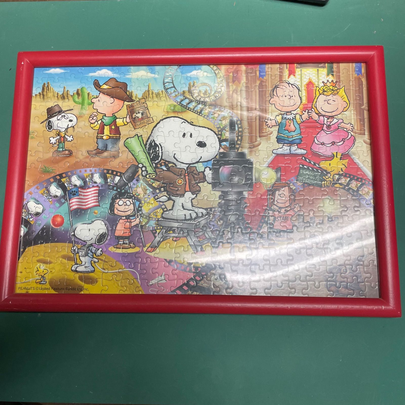 スヌーピージグソーパズル「ディレクター スヌーピー」300ピース 額