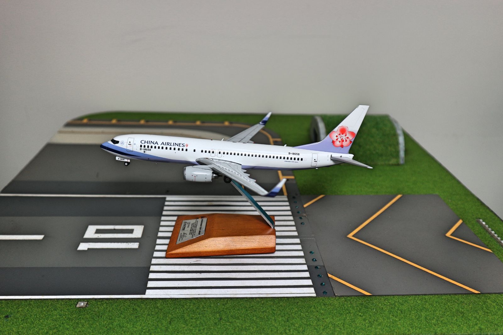 アルバトロス 1/200 CHINA AIRLINES B737-800 完成品 アルバトロス 1
