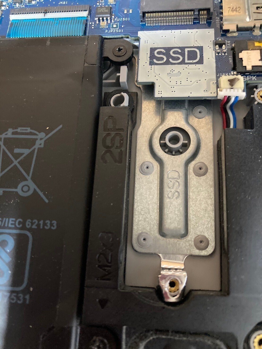 ∉ DELL Inspiron 5570 ストレージ無 Dell Inspiron 5570 Memory and